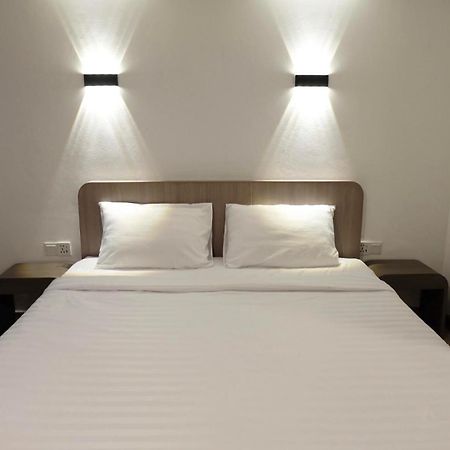 U-Thong Hotel Phitsanulok Bagian luar foto