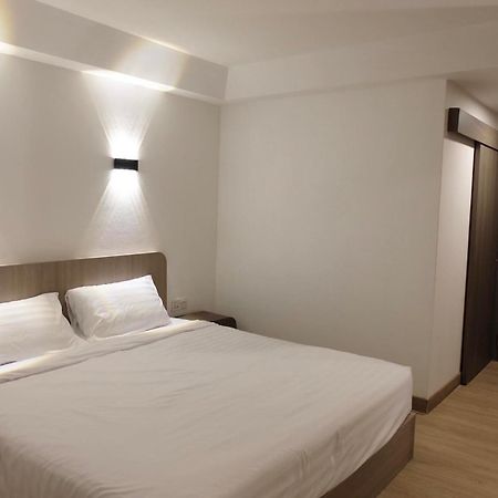 U-Thong Hotel Phitsanulok Bagian luar foto